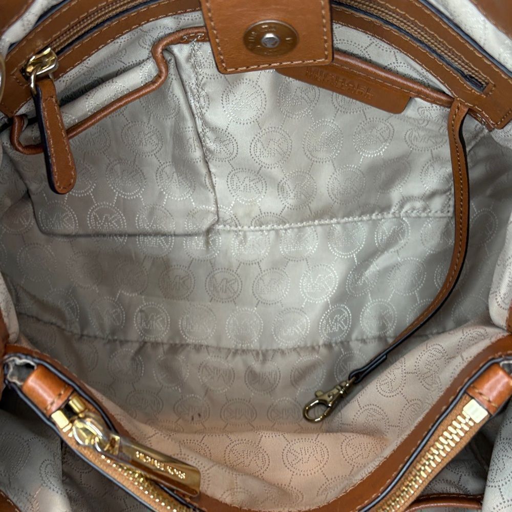Michael Kors Bag Purse Handbag Cynthia Vanilla PVC Medium Signature Logo Satchel - Picture 12 of 16